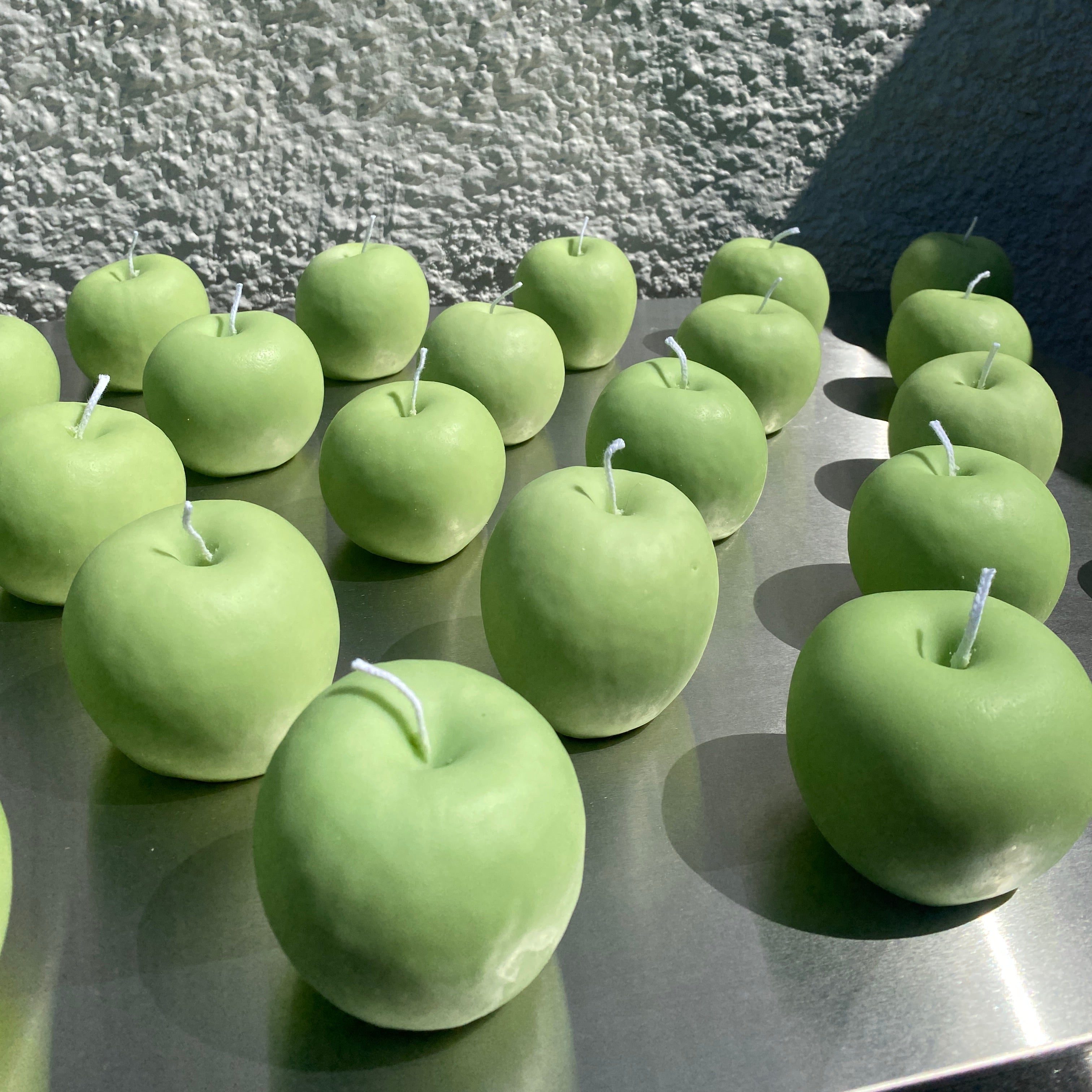 Scandles apple candle 3